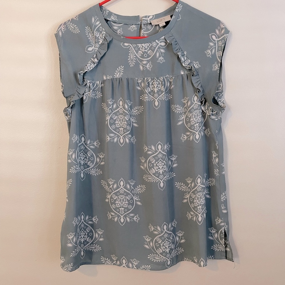 Loft sleeveless blouse